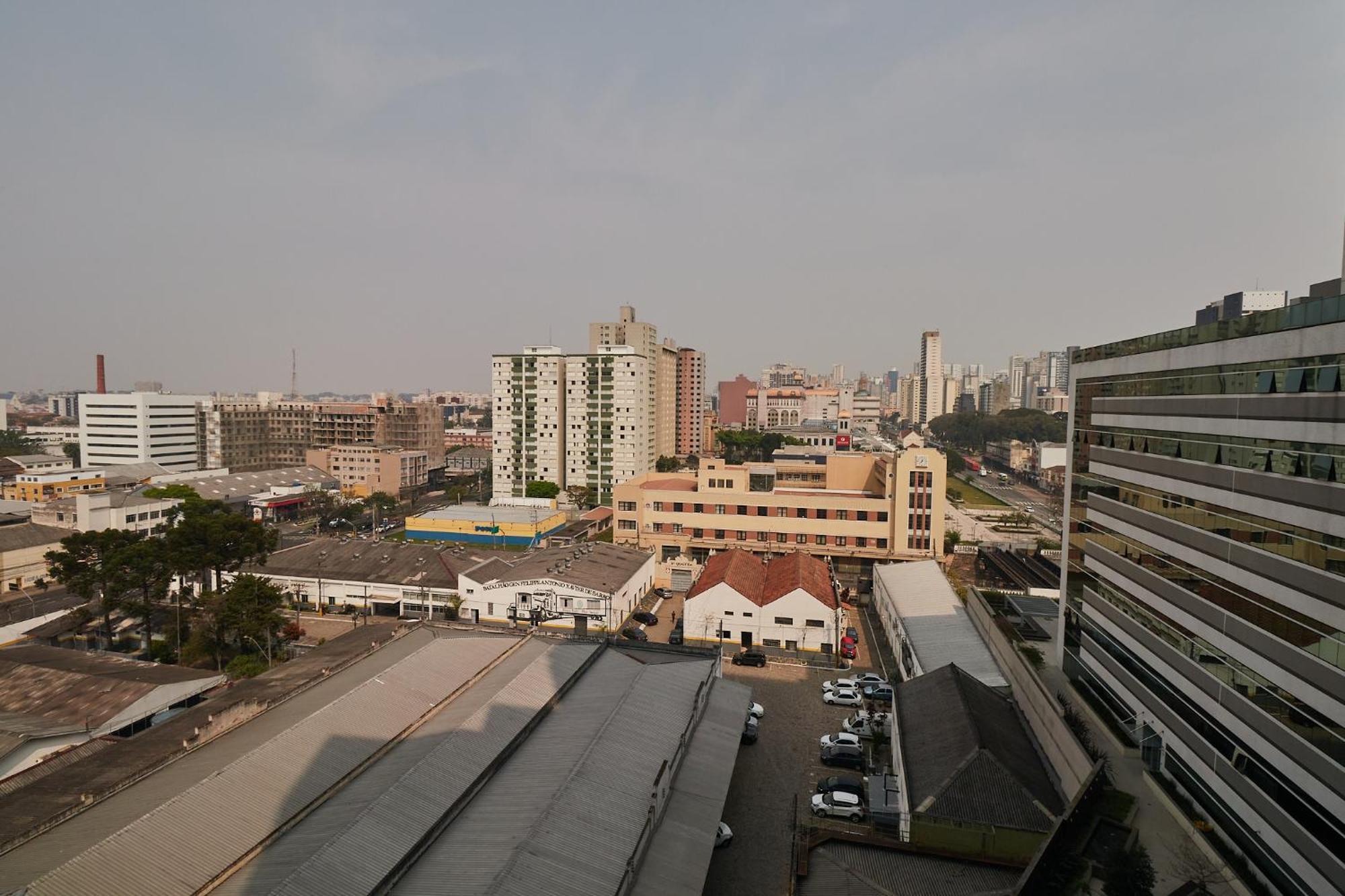 Estudio Aconchegante No Centro De Curitiba - Ar Condicio E Localizacao Perfeita! Экстерьер фото